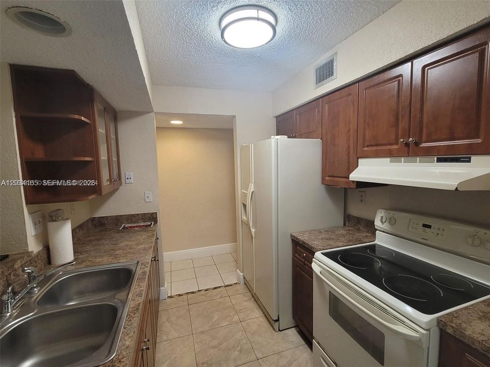 For Rent: $3,000 (3 beds, 2 baths, 1253 Square Feet)
