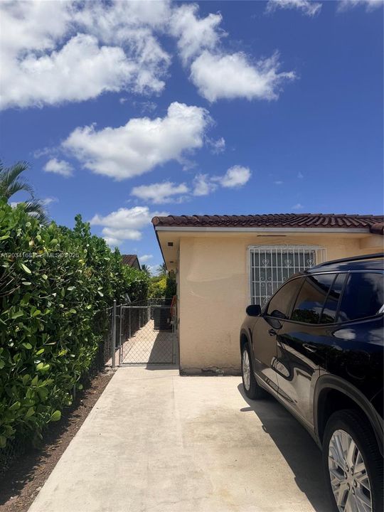 For Rent: $2,450 (2 beds, 1 baths, 2080 Square Feet)