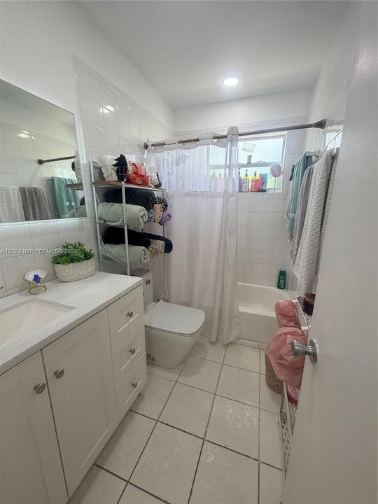 For Rent: $2,450 (2 beds, 1 baths, 2080 Square Feet)