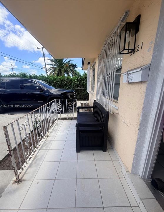 For Rent: $2,450 (2 beds, 1 baths, 2080 Square Feet)