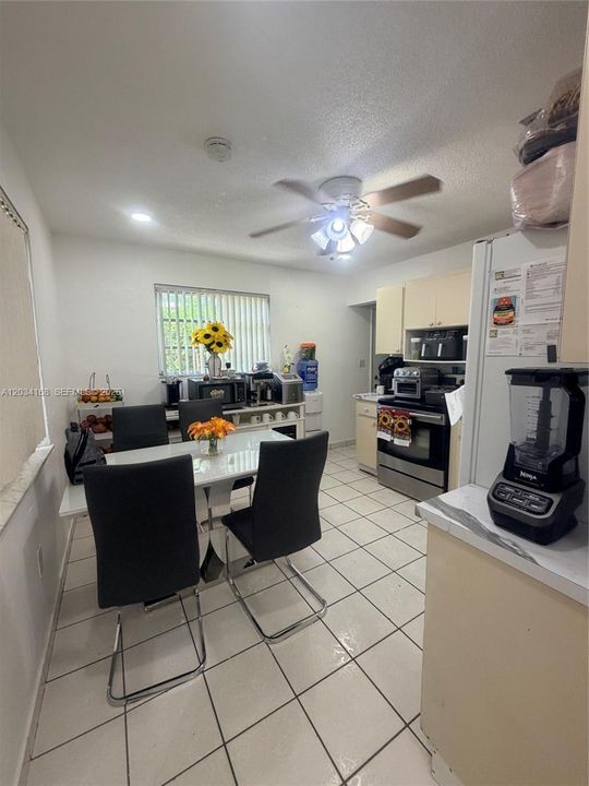 For Rent: $2,450 (2 beds, 1 baths, 2080 Square Feet)