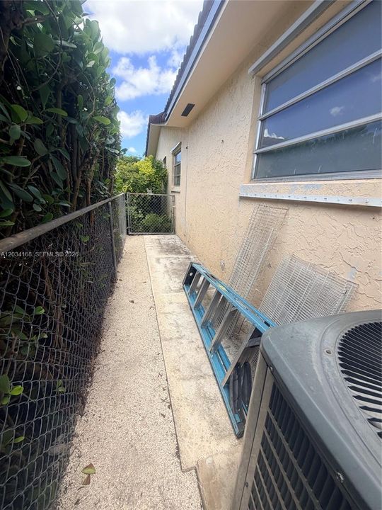 For Rent: $2,450 (2 beds, 1 baths, 2080 Square Feet)