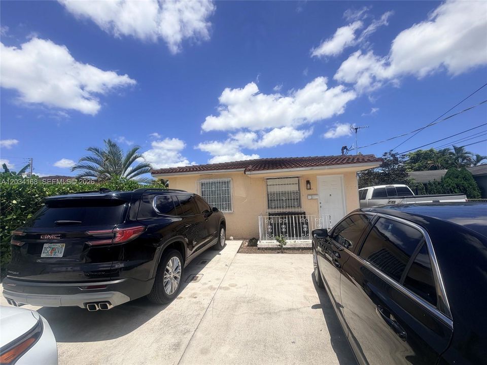 For Rent: $2,450 (2 beds, 1 baths, 2080 Square Feet)