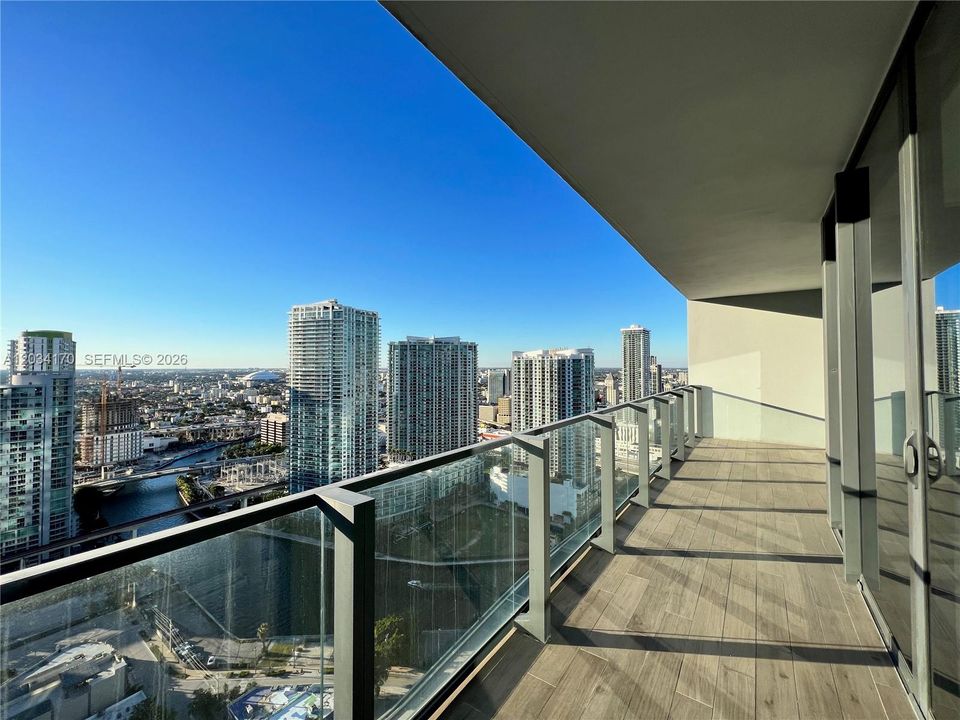 For Rent: $4,500 (1 beds, 1 baths, 976 Square Feet)