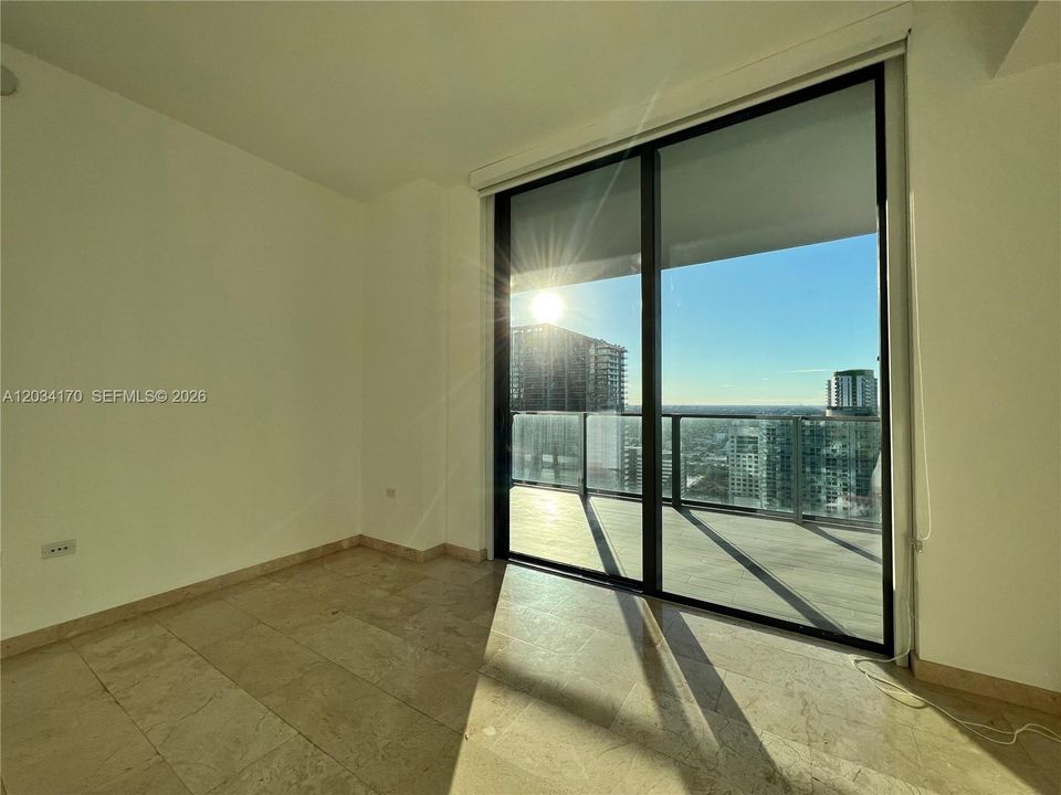 For Rent: $4,500 (1 beds, 1 baths, 976 Square Feet)