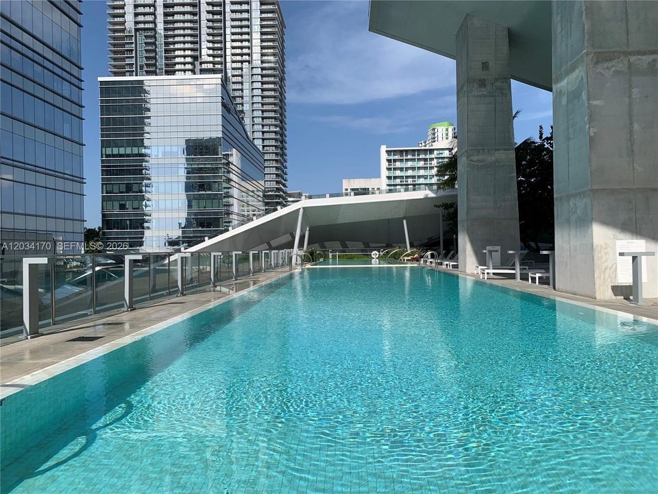 For Rent: $4,500 (1 beds, 1 baths, 976 Square Feet)