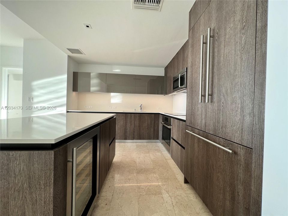 For Rent: $4,500 (1 beds, 1 baths, 976 Square Feet)