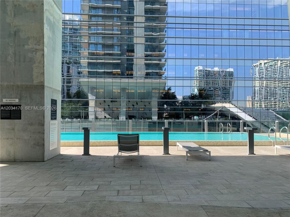For Rent: $4,500 (1 beds, 1 baths, 976 Square Feet)