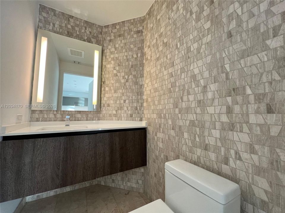 For Rent: $4,500 (1 beds, 1 baths, 976 Square Feet)