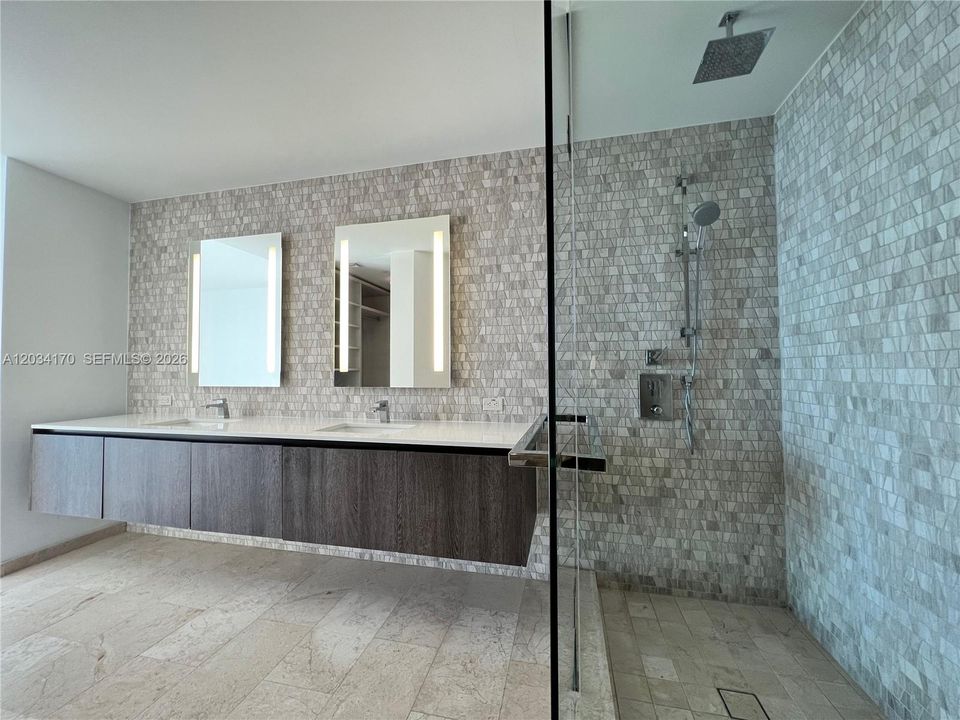 For Rent: $4,500 (1 beds, 1 baths, 976 Square Feet)