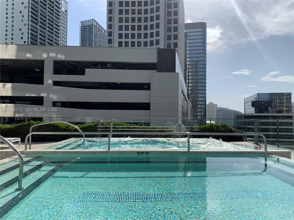 For Rent: $4,500 (1 beds, 1 baths, 976 Square Feet)