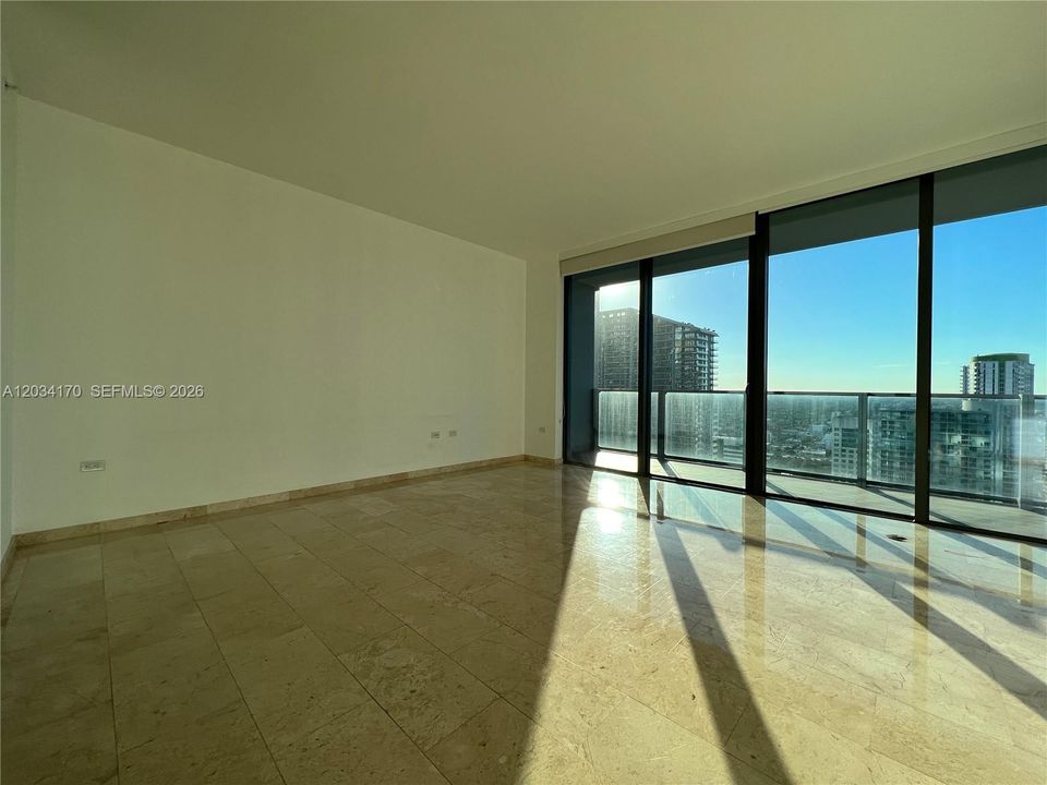 For Rent: $4,500 (1 beds, 1 baths, 976 Square Feet)