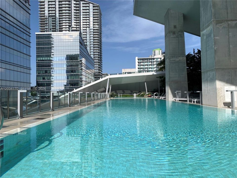 For Rent: $4,500 (1 beds, 1 baths, 976 Square Feet)