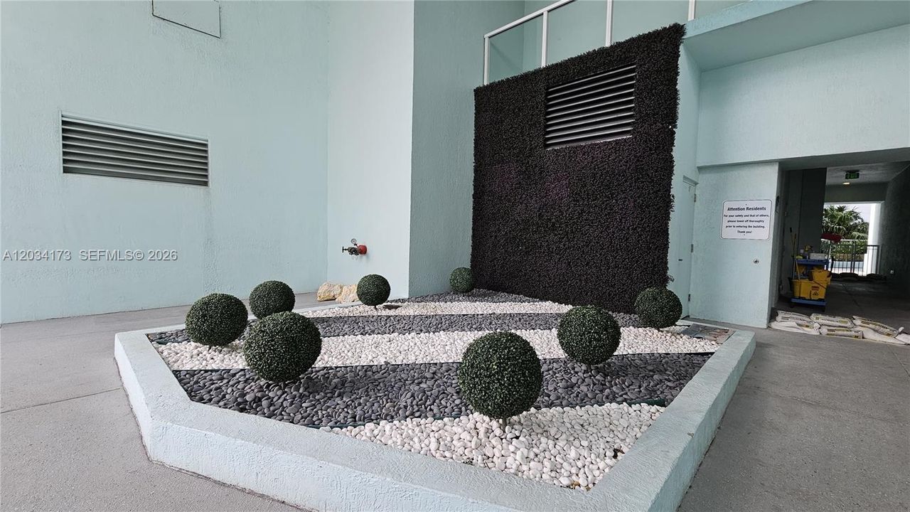 For Rent: $2,850 (1 beds, 1 baths, 799 Square Feet)