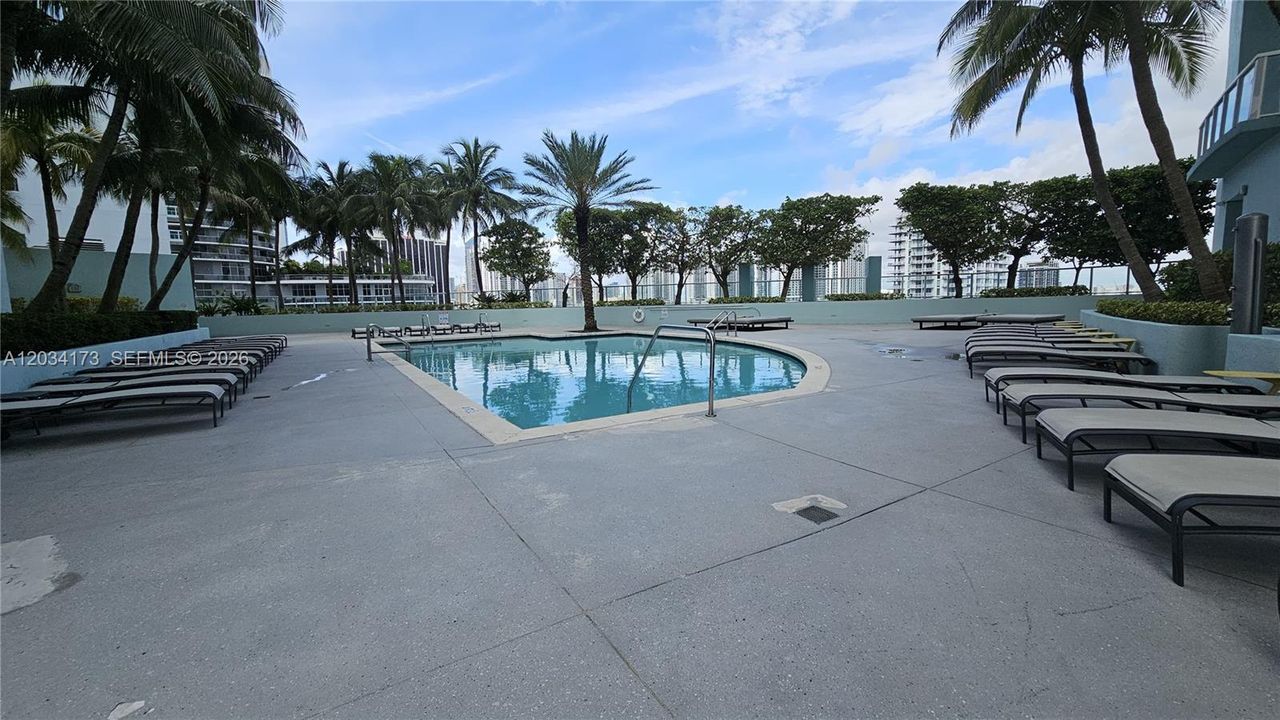 For Rent: $2,850 (1 beds, 1 baths, 799 Square Feet)