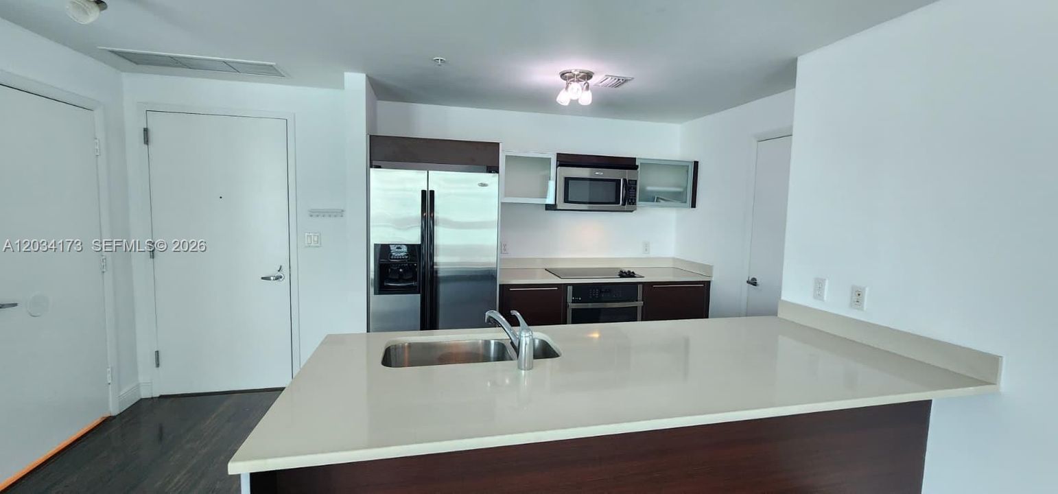 For Rent: $2,850 (1 beds, 1 baths, 799 Square Feet)