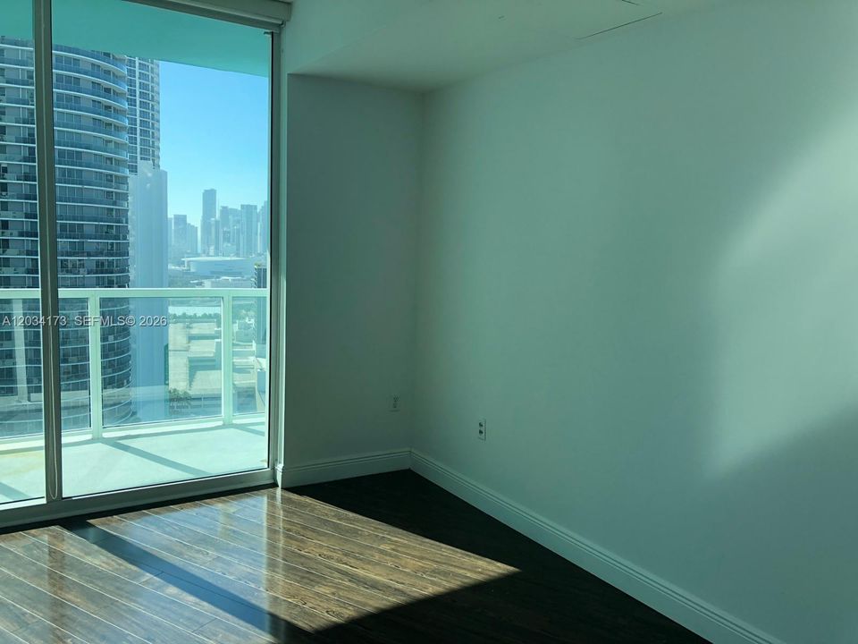 For Rent: $2,850 (1 beds, 1 baths, 799 Square Feet)