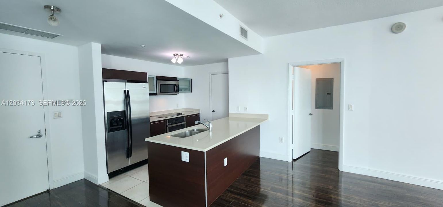 For Rent: $2,850 (1 beds, 1 baths, 799 Square Feet)