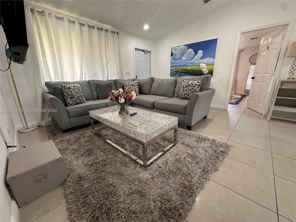 For Rent: $3,100 (3 beds, 2 baths, 1200 Square Feet)