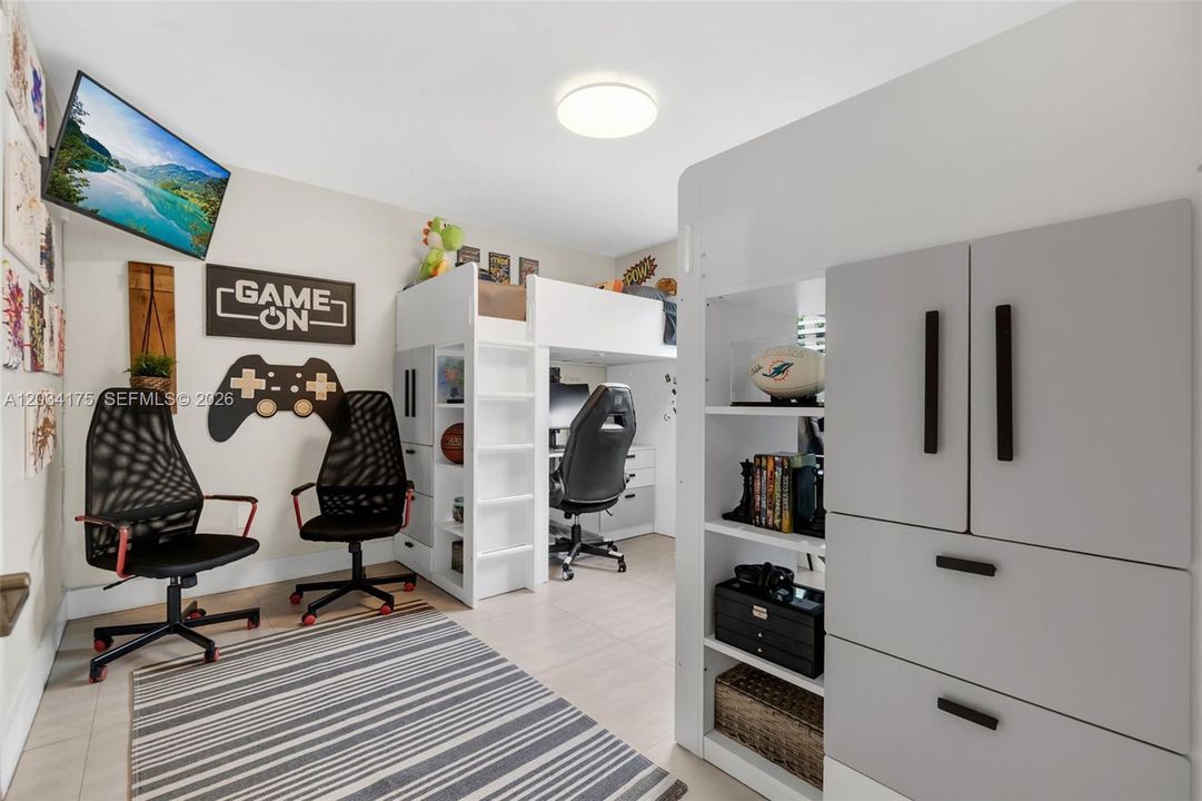 For Sale: $1,060,000 (3 beds, 2 baths, 2085 Square Feet)