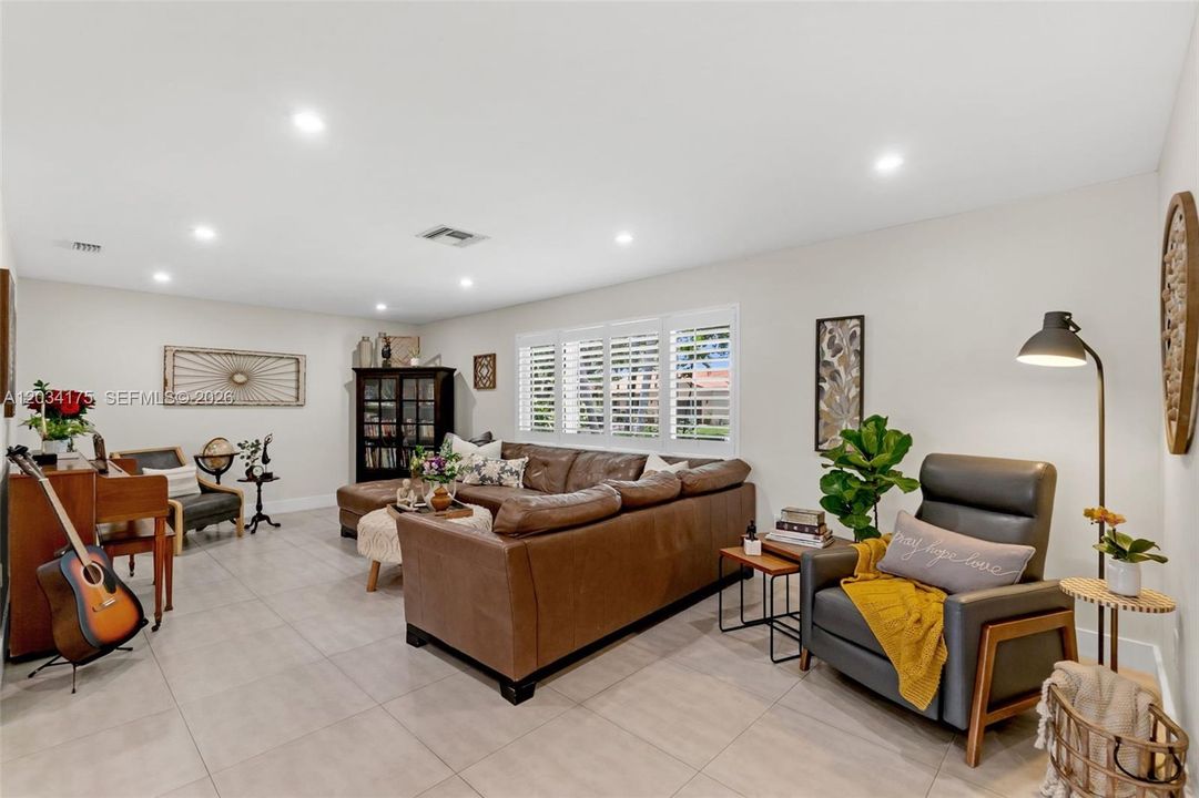 For Sale: $1,060,000 (3 beds, 2 baths, 2085 Square Feet)