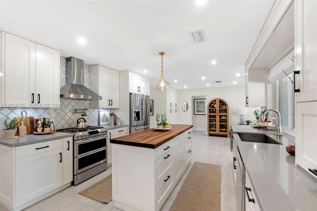 For Sale: $1,060,000 (3 beds, 2 baths, 2085 Square Feet)