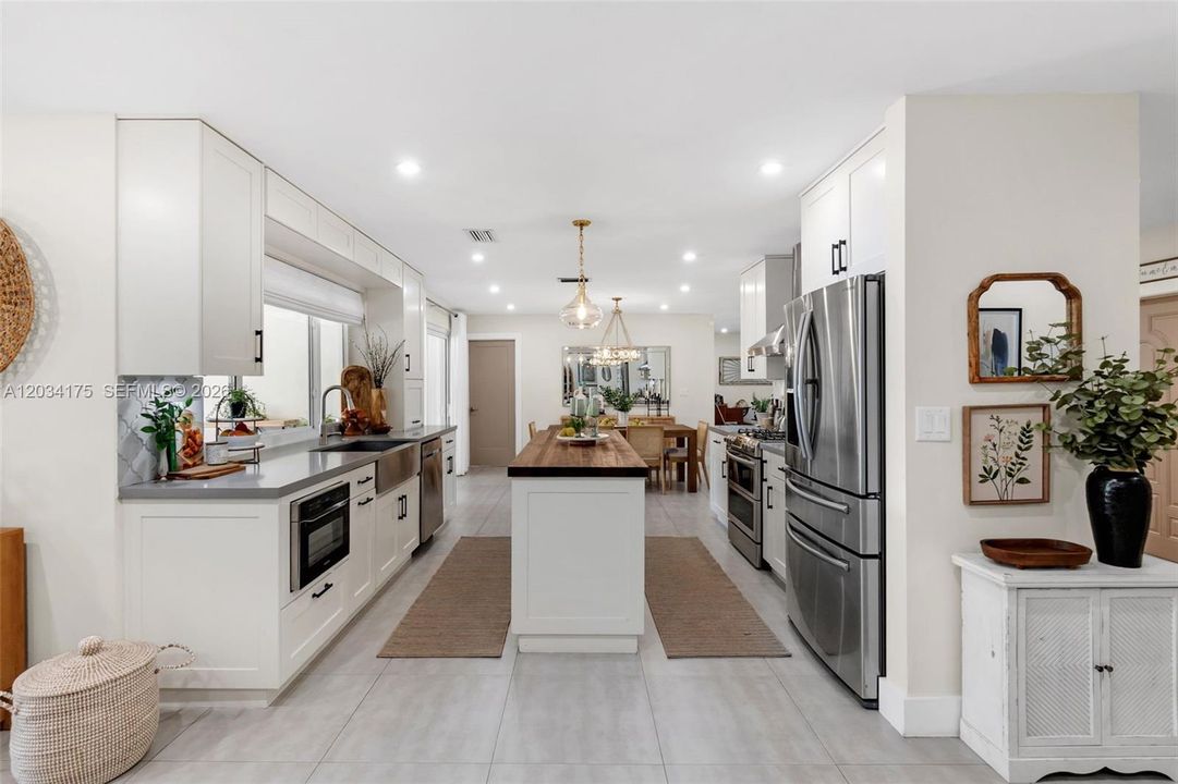 For Sale: $1,060,000 (3 beds, 2 baths, 2085 Square Feet)