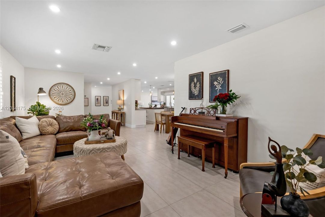 For Sale: $1,060,000 (3 beds, 2 baths, 2085 Square Feet)