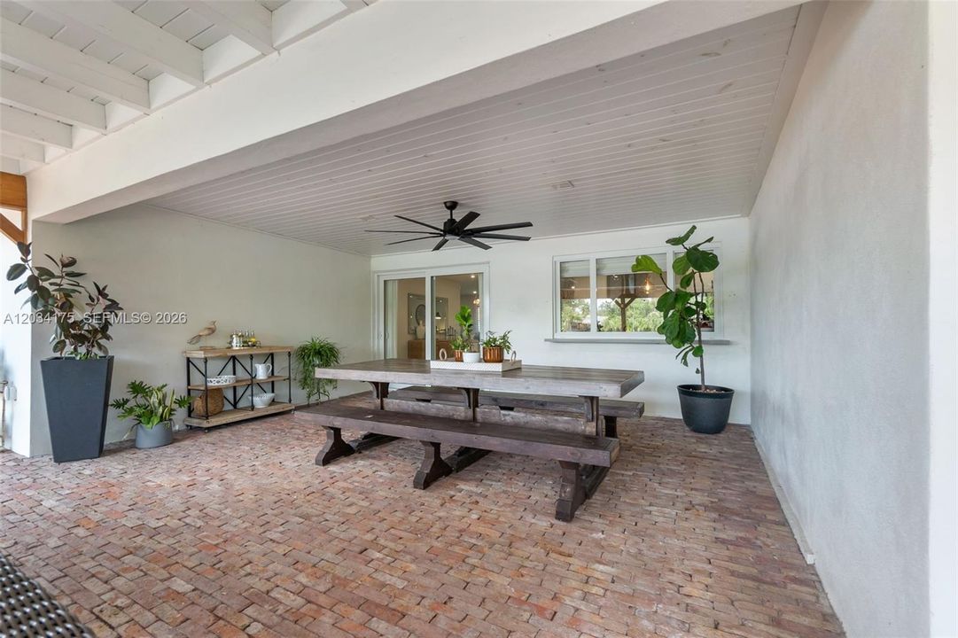 For Sale: $1,060,000 (3 beds, 2 baths, 2085 Square Feet)