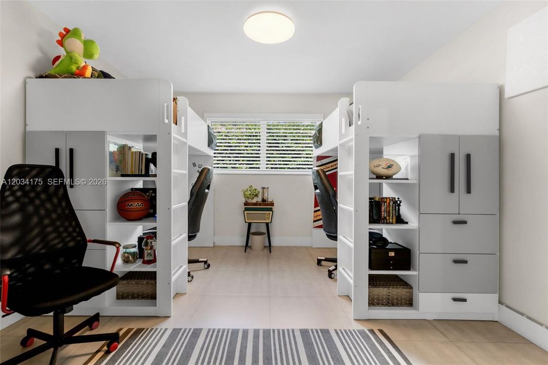 For Sale: $1,060,000 (3 beds, 2 baths, 2085 Square Feet)