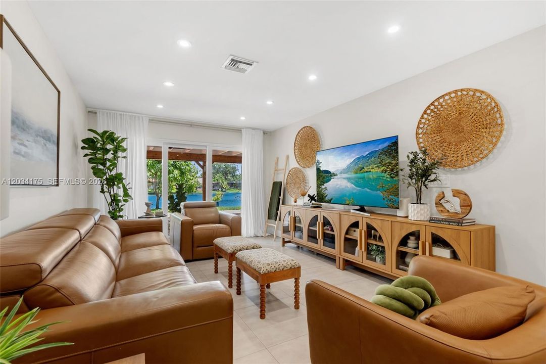 For Sale: $1,060,000 (3 beds, 2 baths, 2085 Square Feet)