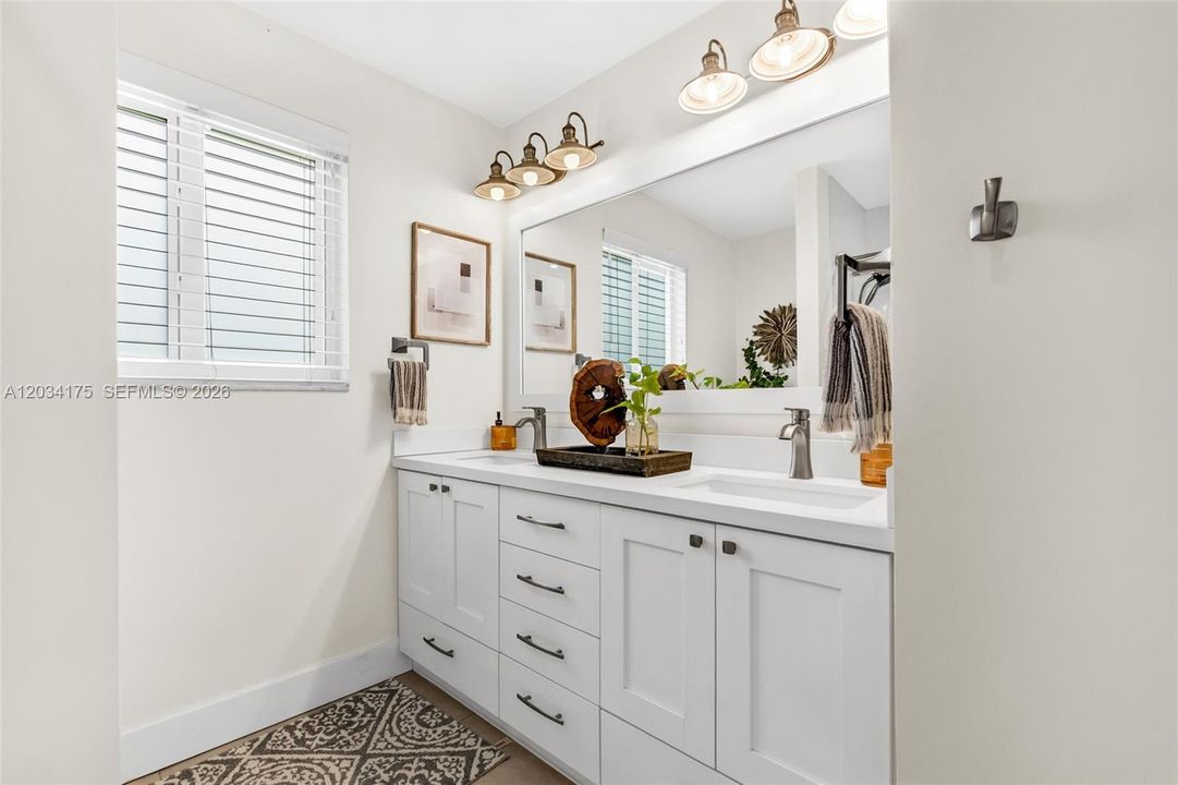 For Sale: $1,060,000 (3 beds, 2 baths, 2085 Square Feet)