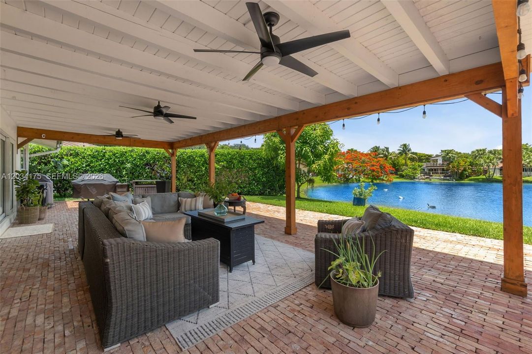 For Sale: $1,060,000 (3 beds, 2 baths, 2085 Square Feet)