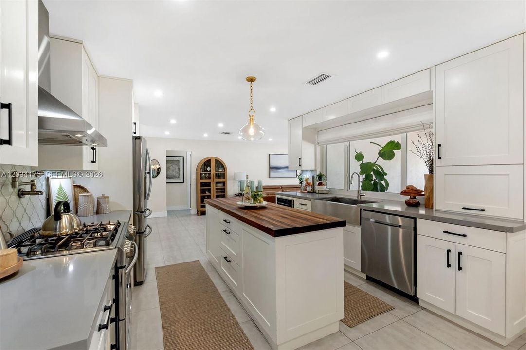 For Sale: $1,060,000 (3 beds, 2 baths, 2085 Square Feet)