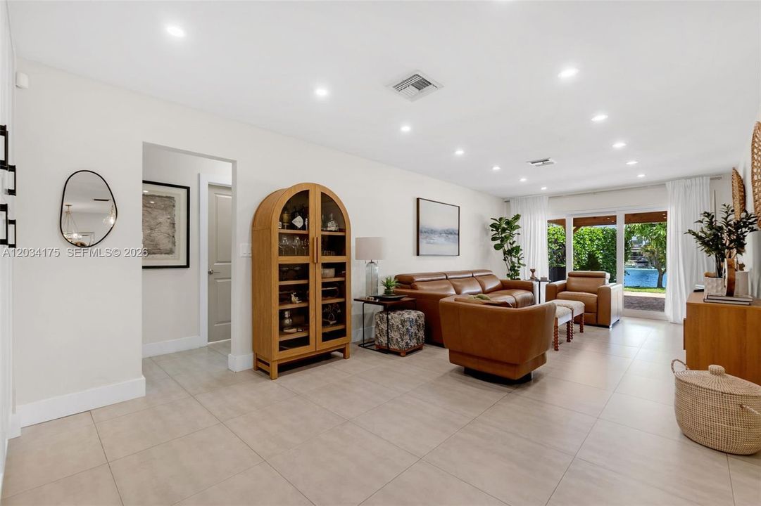 For Sale: $1,060,000 (3 beds, 2 baths, 2085 Square Feet)