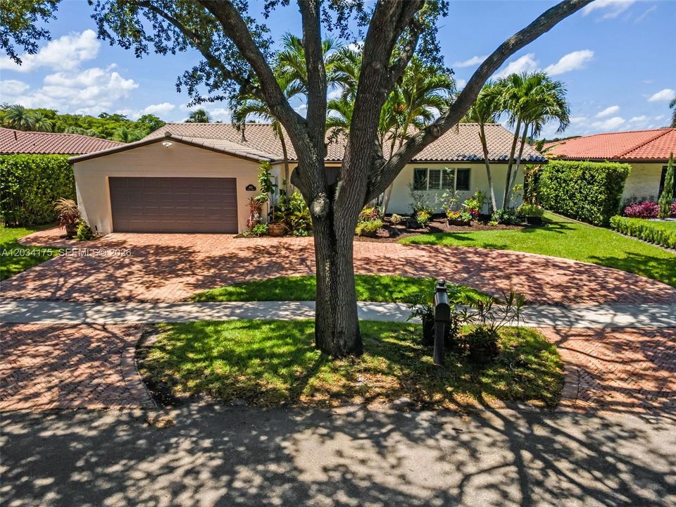 For Sale: $1,060,000 (3 beds, 2 baths, 2085 Square Feet)