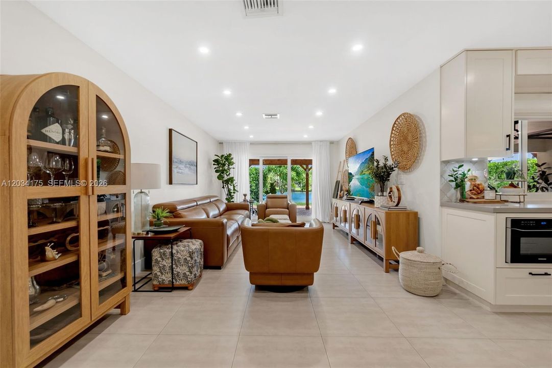 For Sale: $1,060,000 (3 beds, 2 baths, 2085 Square Feet)