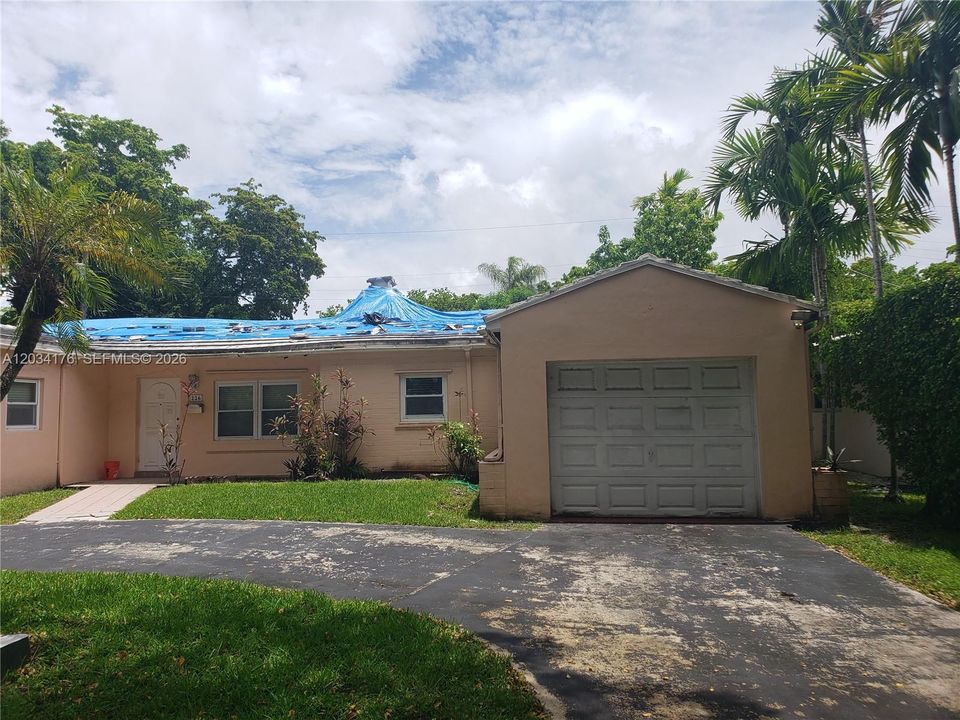 For Sale: $1,200,000 (3 beds, 2 baths, 1828 Square Feet)