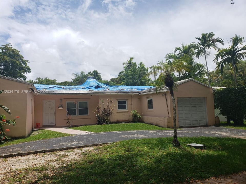 For Sale: $1,200,000 (3 beds, 2 baths, 1828 Square Feet)