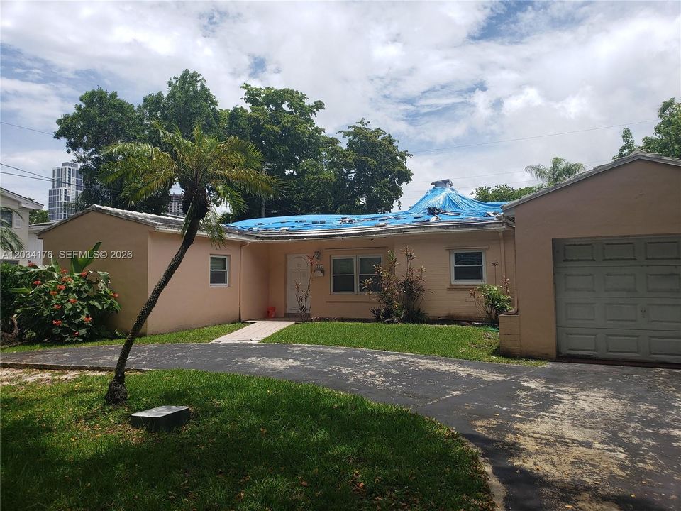 For Sale: $1,200,000 (3 beds, 2 baths, 1828 Square Feet)