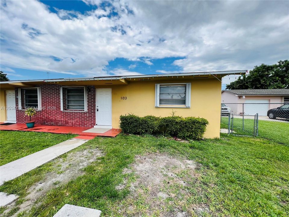 For Rent: $2,700 (2 beds, 1 baths, 1680 Square Feet)