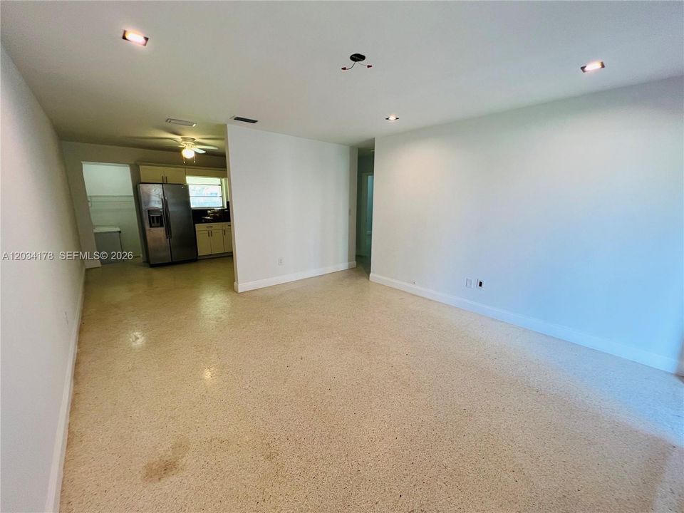 For Rent: $2,700 (2 beds, 1 baths, 1680 Square Feet)