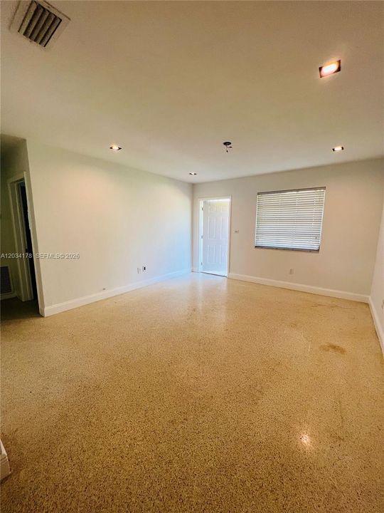 For Rent: $2,700 (2 beds, 1 baths, 1680 Square Feet)