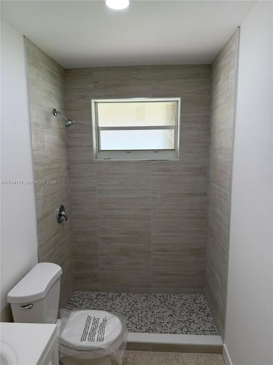 For Rent: $2,700 (2 beds, 1 baths, 1680 Square Feet)
