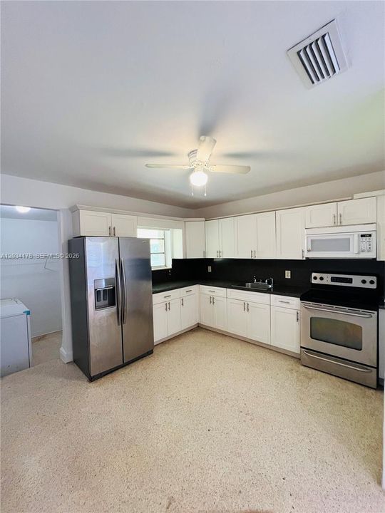For Rent: $2,700 (2 beds, 1 baths, 1680 Square Feet)