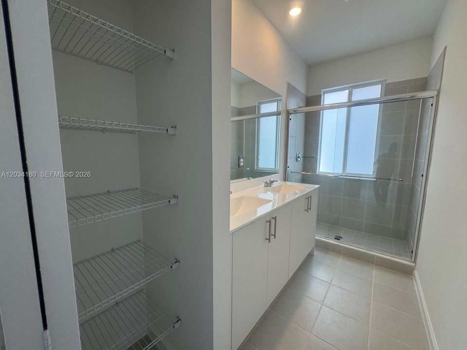 В аренду: $3,100 (4 спален, 3 ванн, 1790 Квадратных фут)
