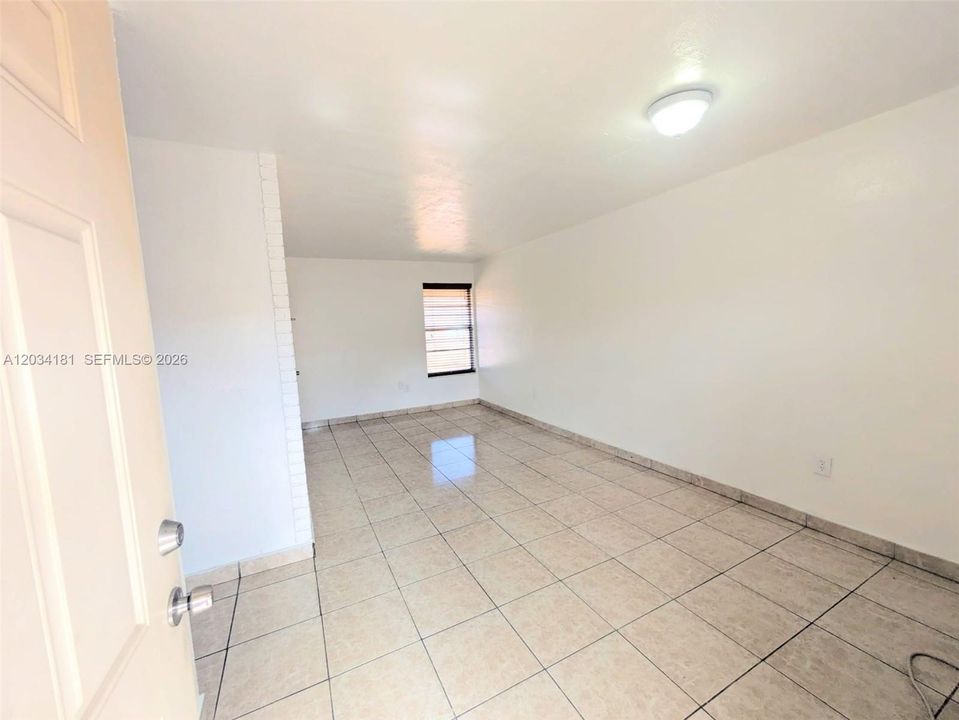For Rent: $1,700 (1 beds, 1 baths, 800 Square Feet)