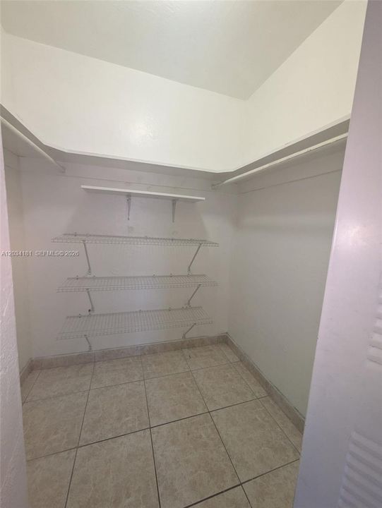 For Rent: $1,700 (1 beds, 1 baths, 800 Square Feet)