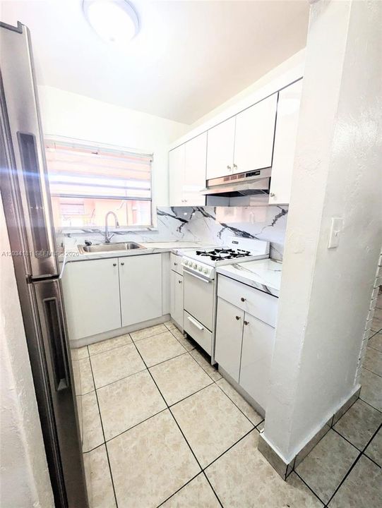 For Rent: $1,700 (1 beds, 1 baths, 800 Square Feet)