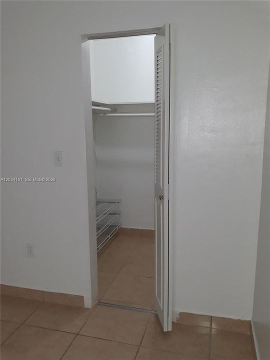 For Rent: $1,700 (1 beds, 1 baths, 800 Square Feet)